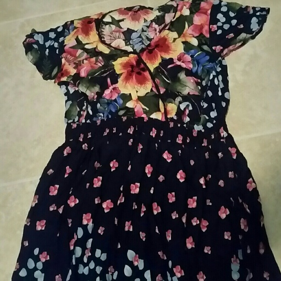 New floral plus light weight flowy dress - Picture 3 of 4